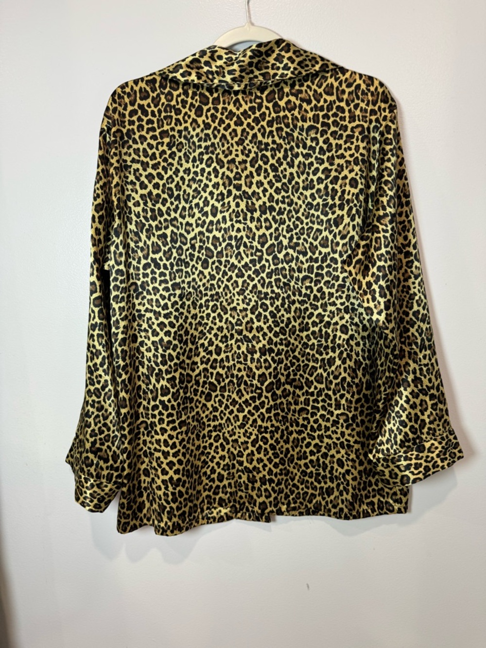 Victoria's Secret Women's Leopard Print Pajama Set Size M Top& Pants 2 Piece - Picture 4 of 11